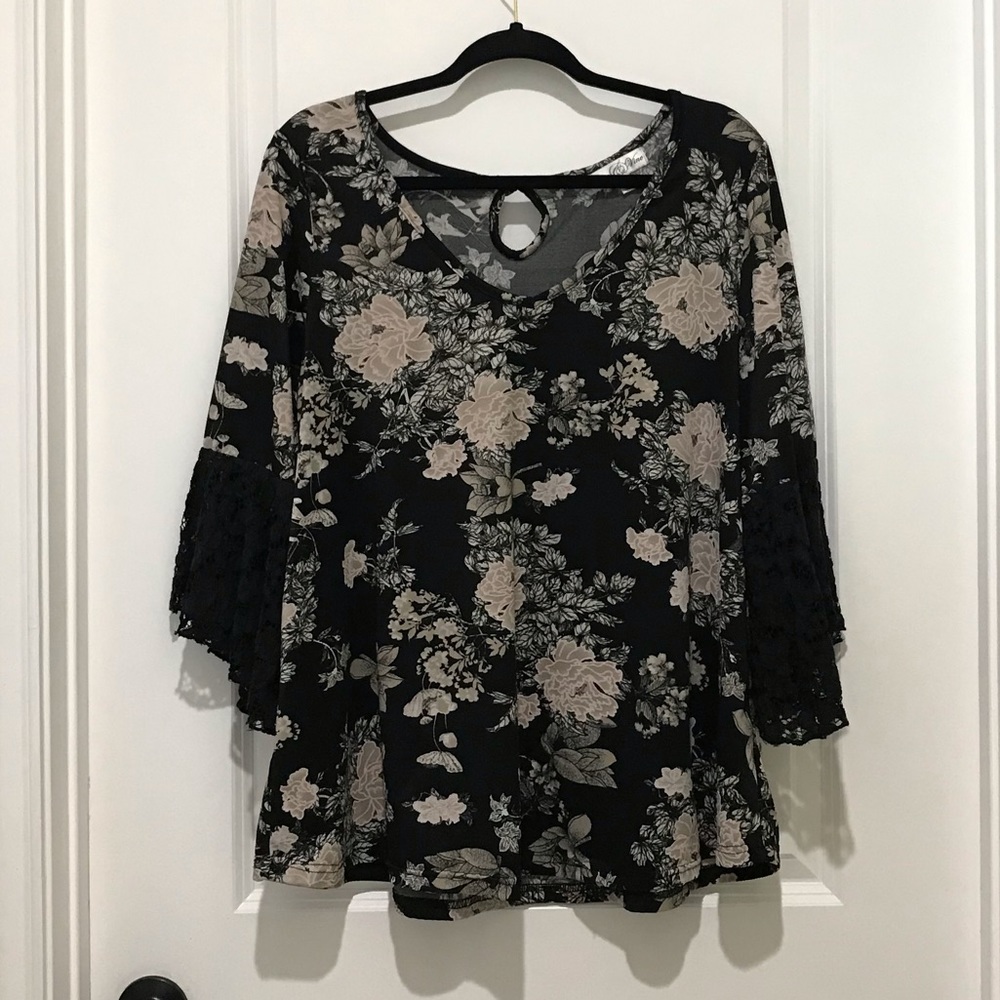Floral blouse with sleeves